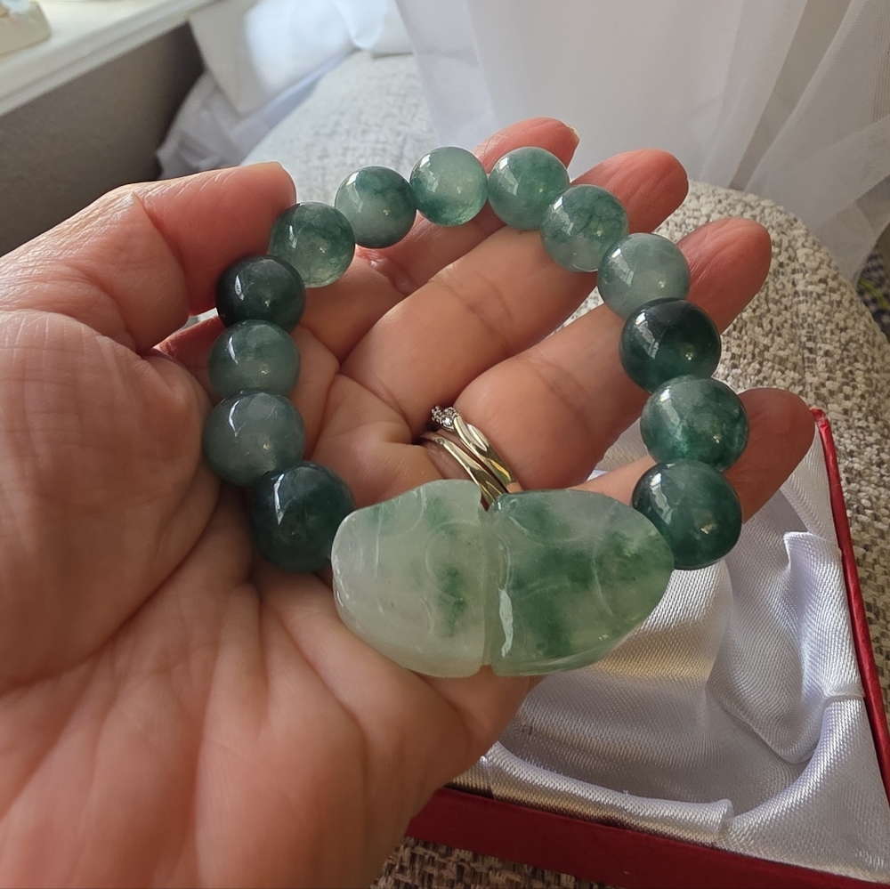 Astroghar Pi Yao with Green Jade Crystal Bracelet for Men & Women - Picture 5 of 8